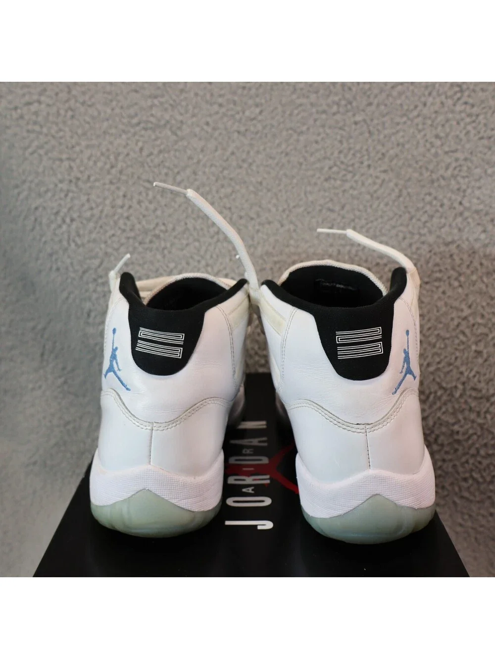 Jordan 11 Retro Legend Blue Men sz 9 Sneaker CT8012-104